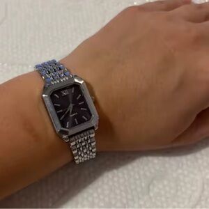 Classic Silver Black Quartz Watch — Black Dial & Linked Bracelet